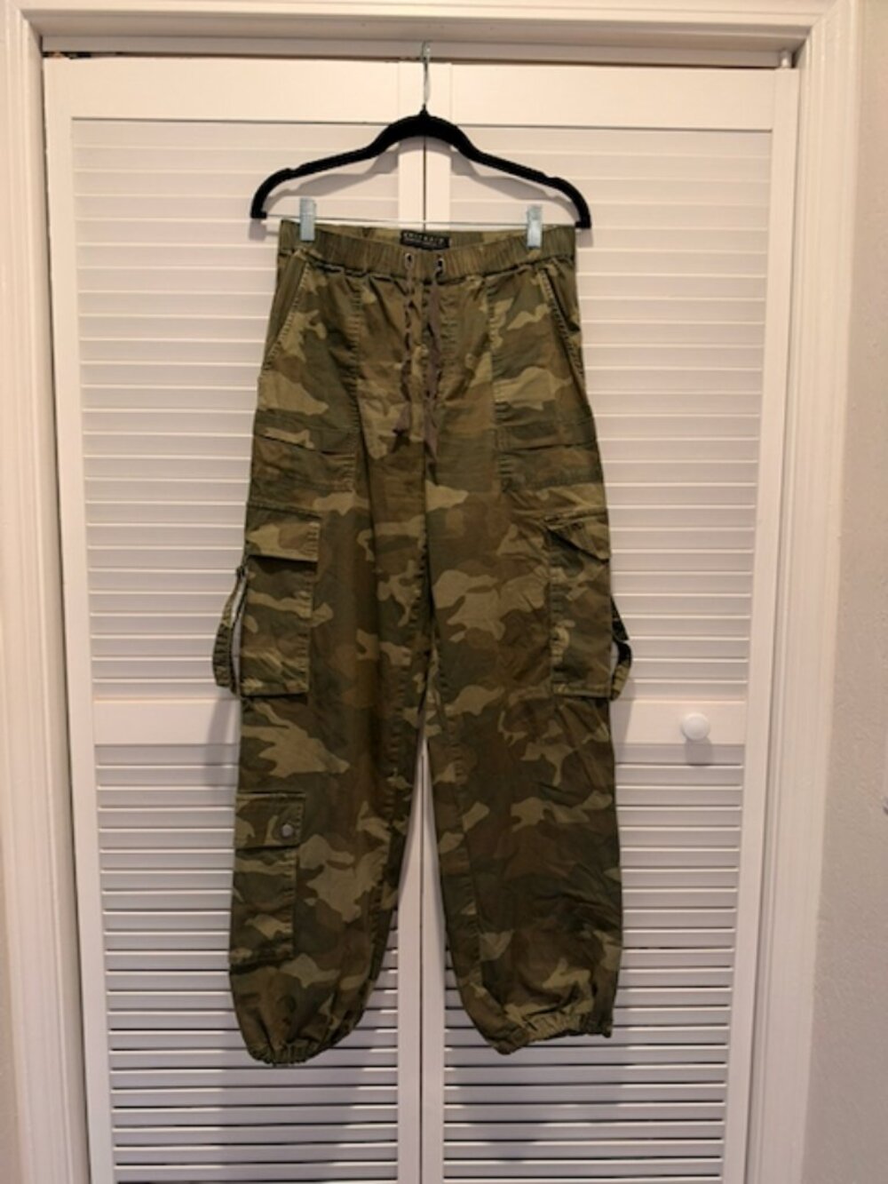 *SANCTUARY CAMO PANTS* - SIZE M